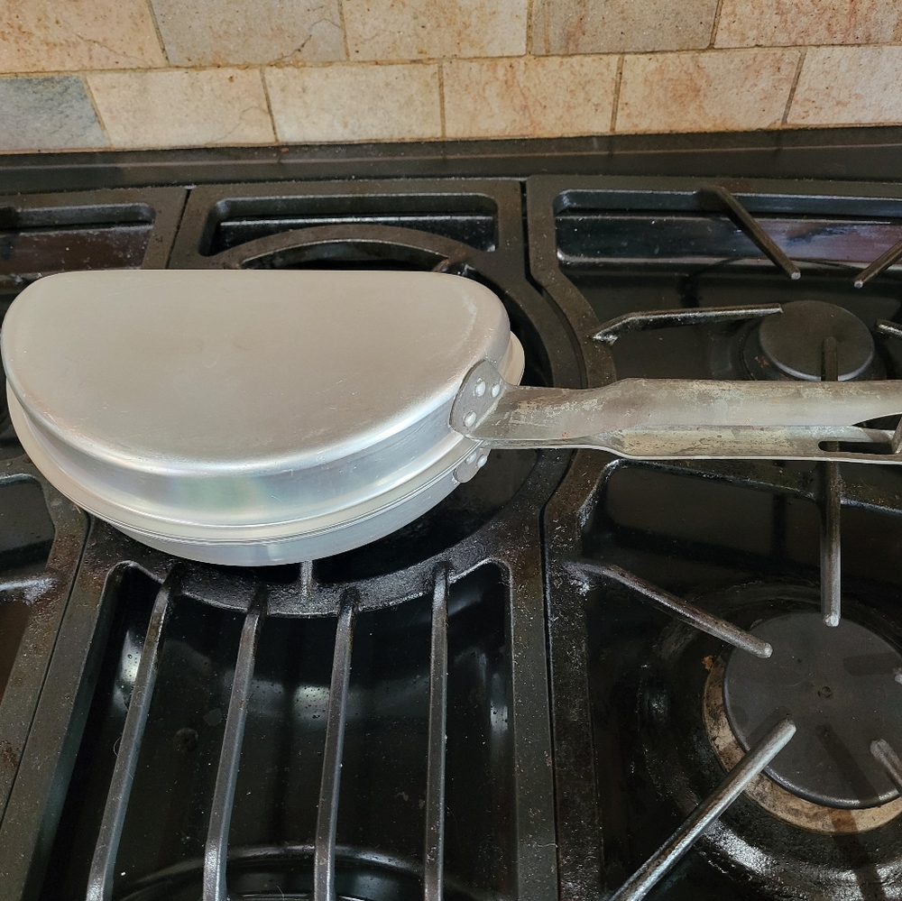 Vintage Wear-Ever Aluminum Omelette Pan #2592